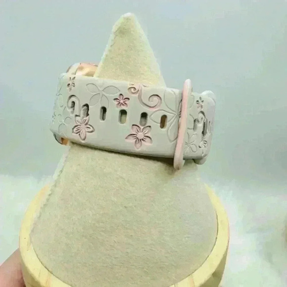 Floral Design Apple Watch Bands in Beige pink 38mm 40mm 41mm - Picture 6 of 6